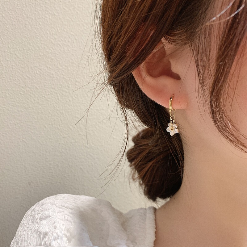 South Korea Dongdaemun Fashion Tassel Personality Diamond Flower Ear Buckle Earrings Internet Celebrity Elegant Design Sense Ear Jewelry Women