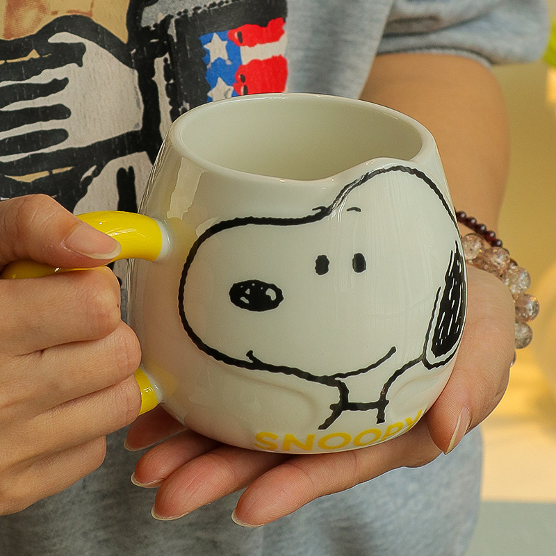 Auténtica licencia Snoopy tazas de cerámica para niños tazas de agua estudiantes tazas de gran capacidad para niñas de alto valor facial lindo