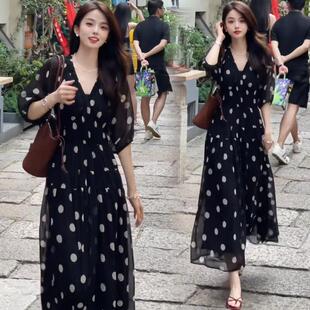 �r�֚��|V�I���cѩ�����bŮ���b�¿���@�ݺ�ɫ�n���L��ȹ��
