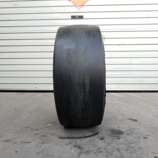 22&times;9-16����ʽ����݆̥���湤�I�Cе݆̥�ӏ���ĥ