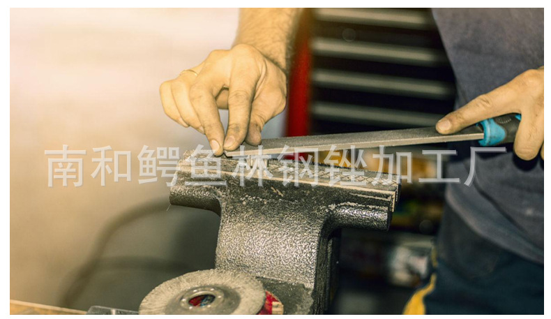 Manufacturer Wholesale Lawn Mower Spark Plug 139 Four-Stroke Brush Cutter A7Tc Grass Trimmer Engine Igniter