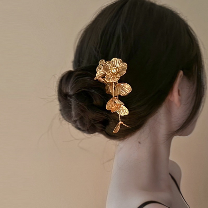 Delicate and Exquisite Chinese-Style Metal Flowers and Tassels Hairpin, Light Luxury and Niche, Ethereal and Elegant Floral Hairpin