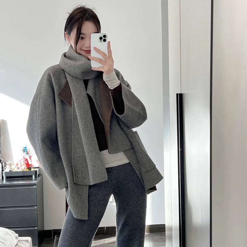2025 New Two-Tone [Garden Gate Snow Cooking] 100% Sheep Wool Winter Gray Coat with Integrated Scarf for Women