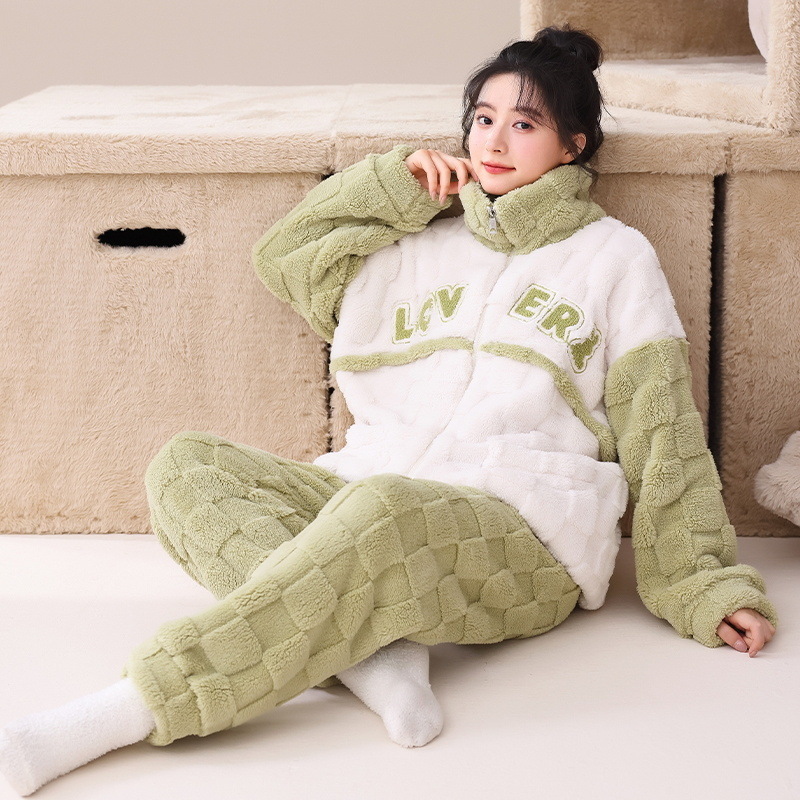여성을위한 겨울 두꺼운 벨벳 잠옷 산호 벨벳 새로운 2024 겉옷 귀여운 플란넬 후드 양복 가정 의류