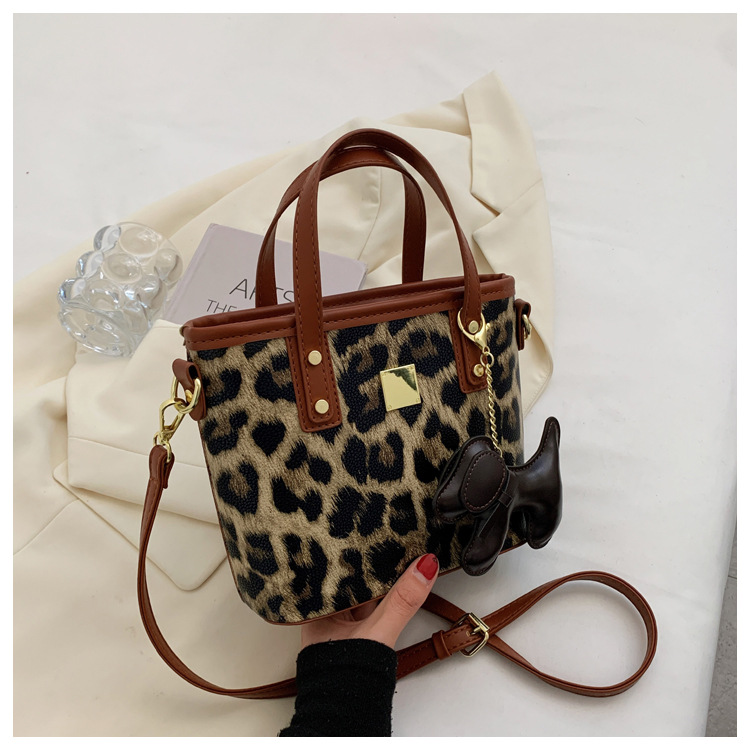 Autumn And Winter New Trendy Temperament Leopard Print Single Shoulder Handbag Messenger Bag display picture 4