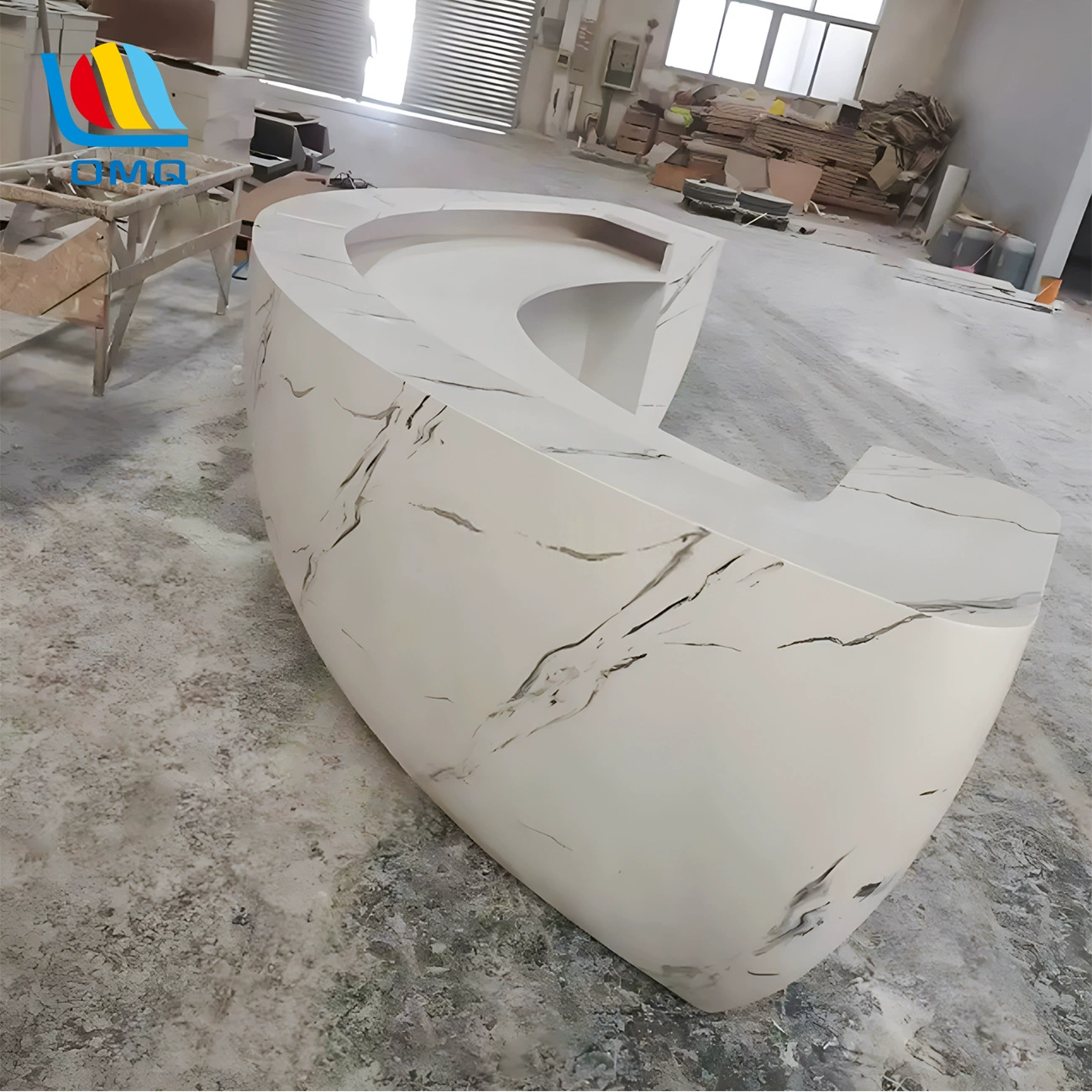 Прямые продажи крупных плит из искусственного камня от производителя, специальные столешницы для ресепшн, могут быть горячим изгибом и бесшовным соединением с твердыми поверхностями.