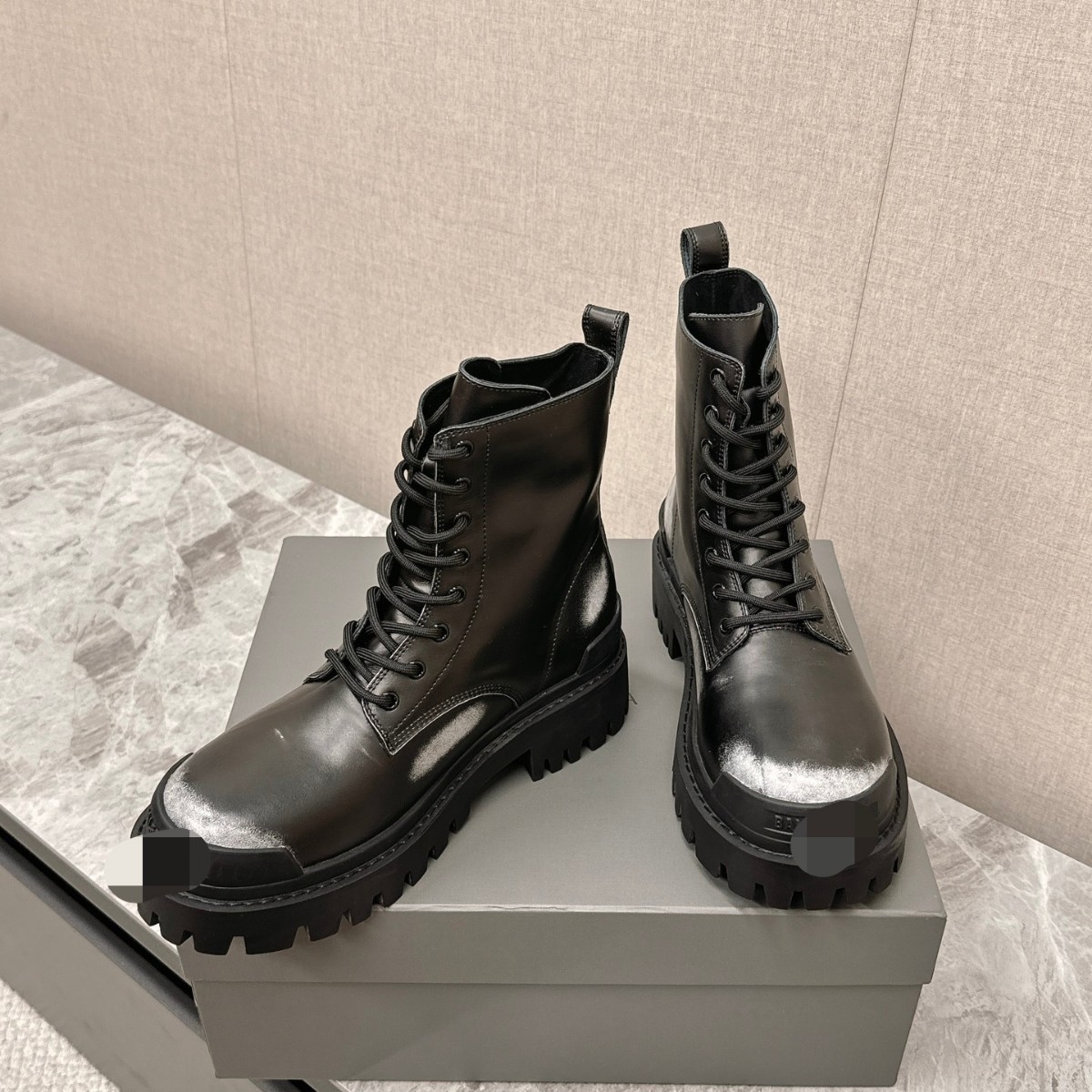 Distressed Leather Platform Combat Ankle Boots for Men and Women | Breathable Design