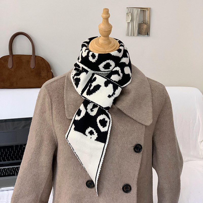 Bufandas de invierno para mujeres nuevas rayas clásicas en blanco y negro versátiles coreanas de decoración de cuello perezoso temperamento bufandas de cuello