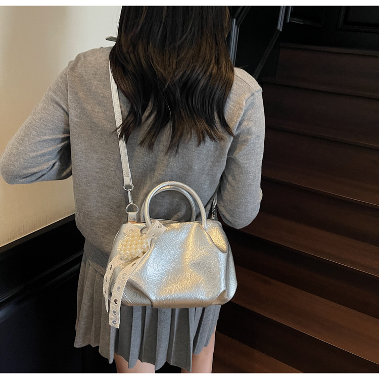 Fashionable tote bag, large-capacity underarm bag, 2025 new solid color texture women's bag, simple commuting bag, soft leather single-shoulder undefined