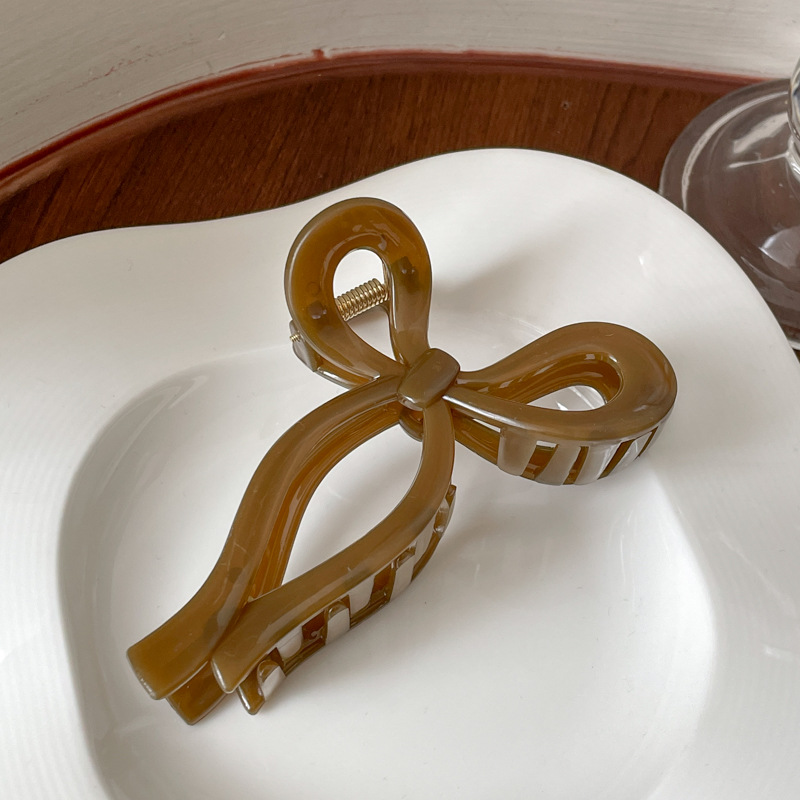 Zhao Lusi mismo estilo de clip de agarre de lazo femenino 2025 nuevo clip de tiburón grande de alta gama en la parte posterior de la cabeza horquilla