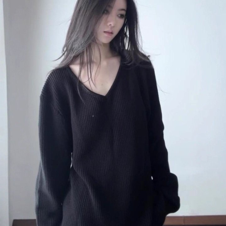 早秋慵懒高级感黑色V领套头毛衣女宽松显瘦2025新款针织外搭上衣|undefined