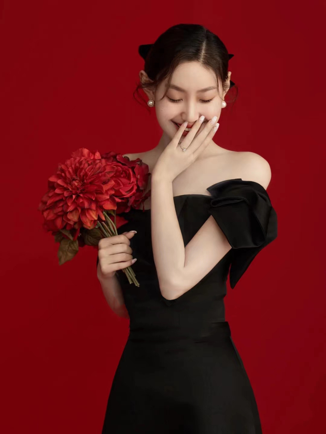 French Light Wedding Black Satin Hepburn Style Studio Theme Couple Photo Bowknot Marriage Registration Small Dress_ecoleips.com