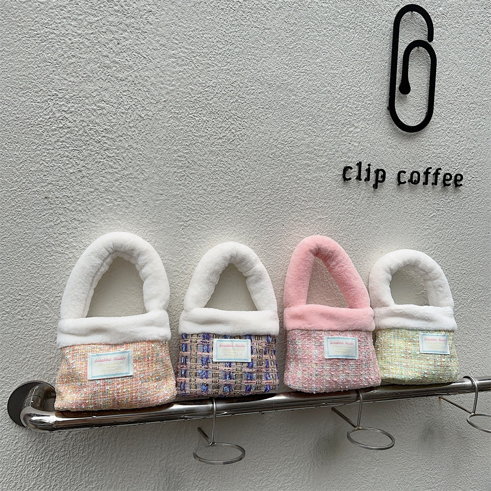 311203 Plush Bag for Women's Winter 2023 New Autumn and winter, fluffy hand-held woolen bucket bag, hand-held bag full figure