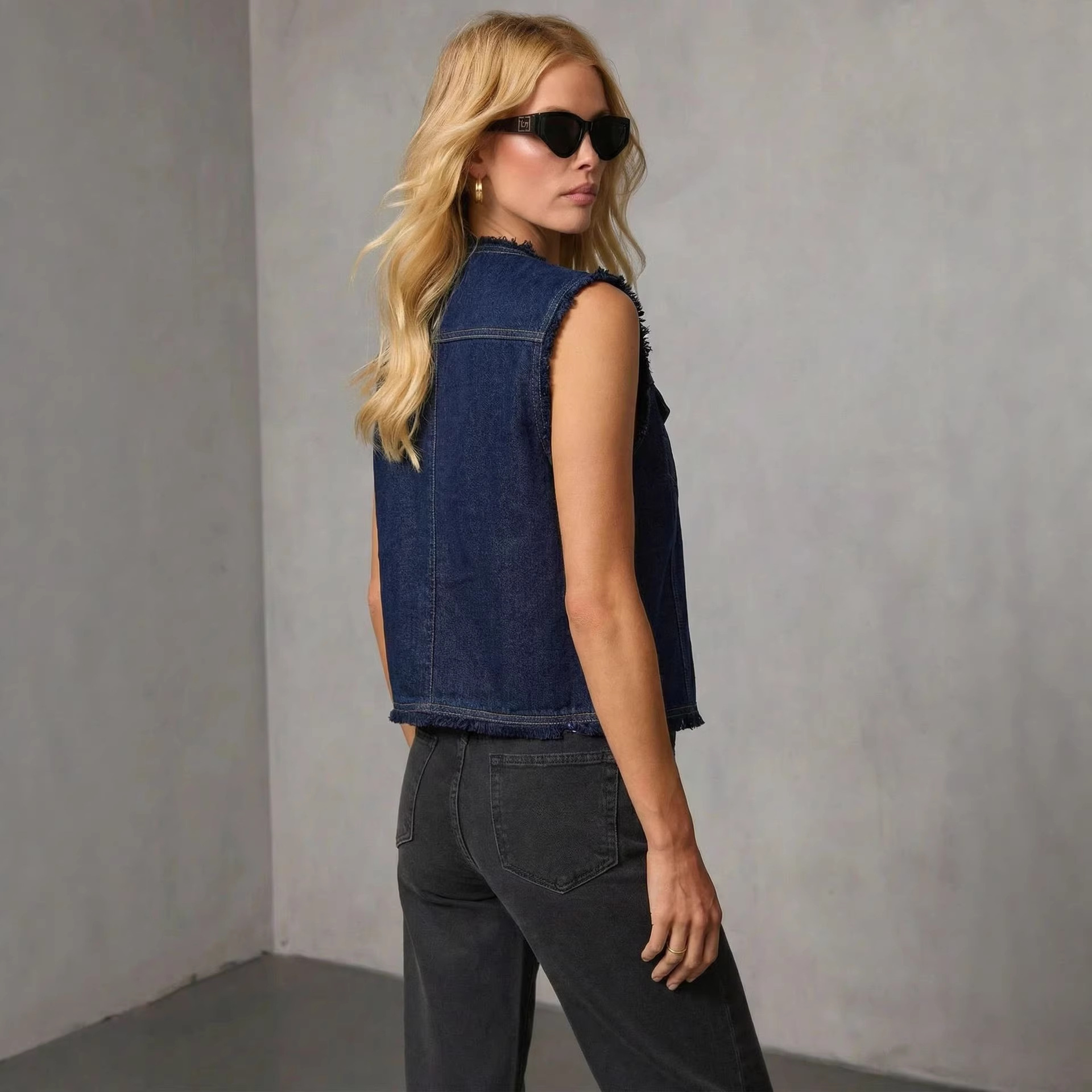 2026 estación independiente europea y americana nueva personalidad transfronteriza caliente mujer camisa de cuello en v sin mangas chaleco denim 075 image 2
