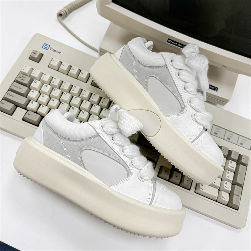 2025 Niche Design Koala Loving Platform Board Shoes for Men and Women National Fashion All-match Height Increasing Couple Shoes Casual Shoes