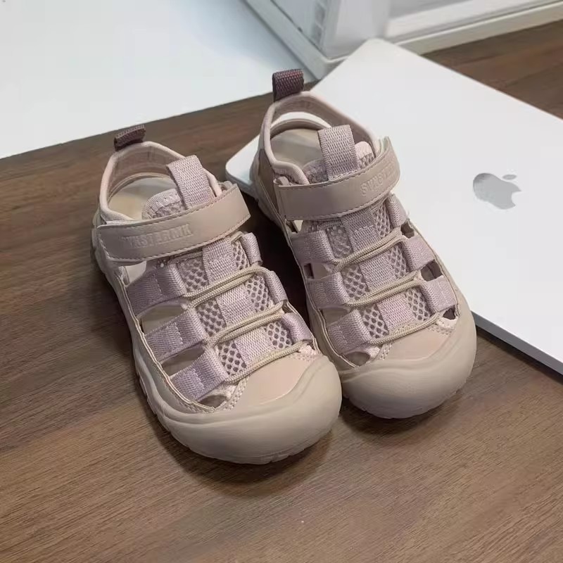 Sandalias Baotou para niños 2025 zapatos de playa deportivos para niños grandes de verano zapatos para niños de suela blanda zapatos para niñas río arriba feos y lindos