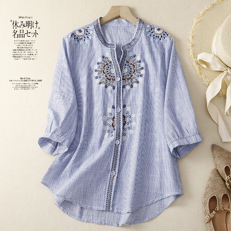 Фото реального образца: винтажная хлопково-льняная рубашка в китайском стиле с вышивкой, полосками, рукавом три четверти, воротником-стойкой и вышитым верхом, коллекция ранняя летняя 2025.