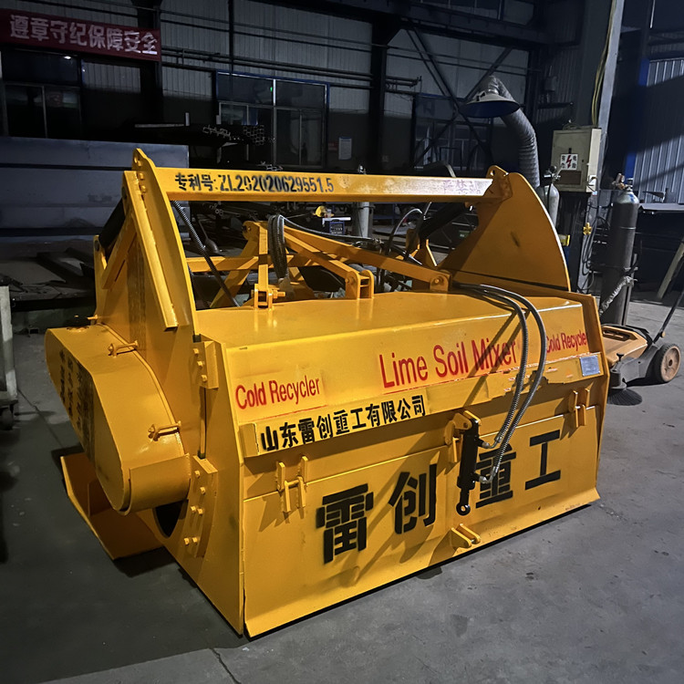 斯太尔后桥路拌机 加重型灰土拌合机 三点悬挂式拌和机