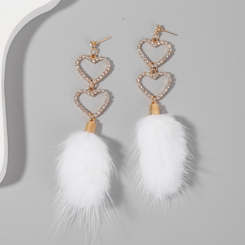 Korean Style Long Tassel Mink Hair Claw Diamond Heart Earrings Female Creative Autumn And Winter Earrings display picture 4