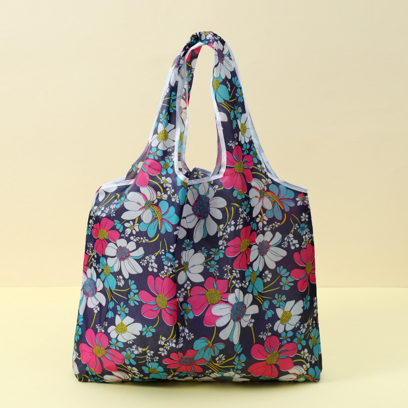 Capacious folding shopping bag