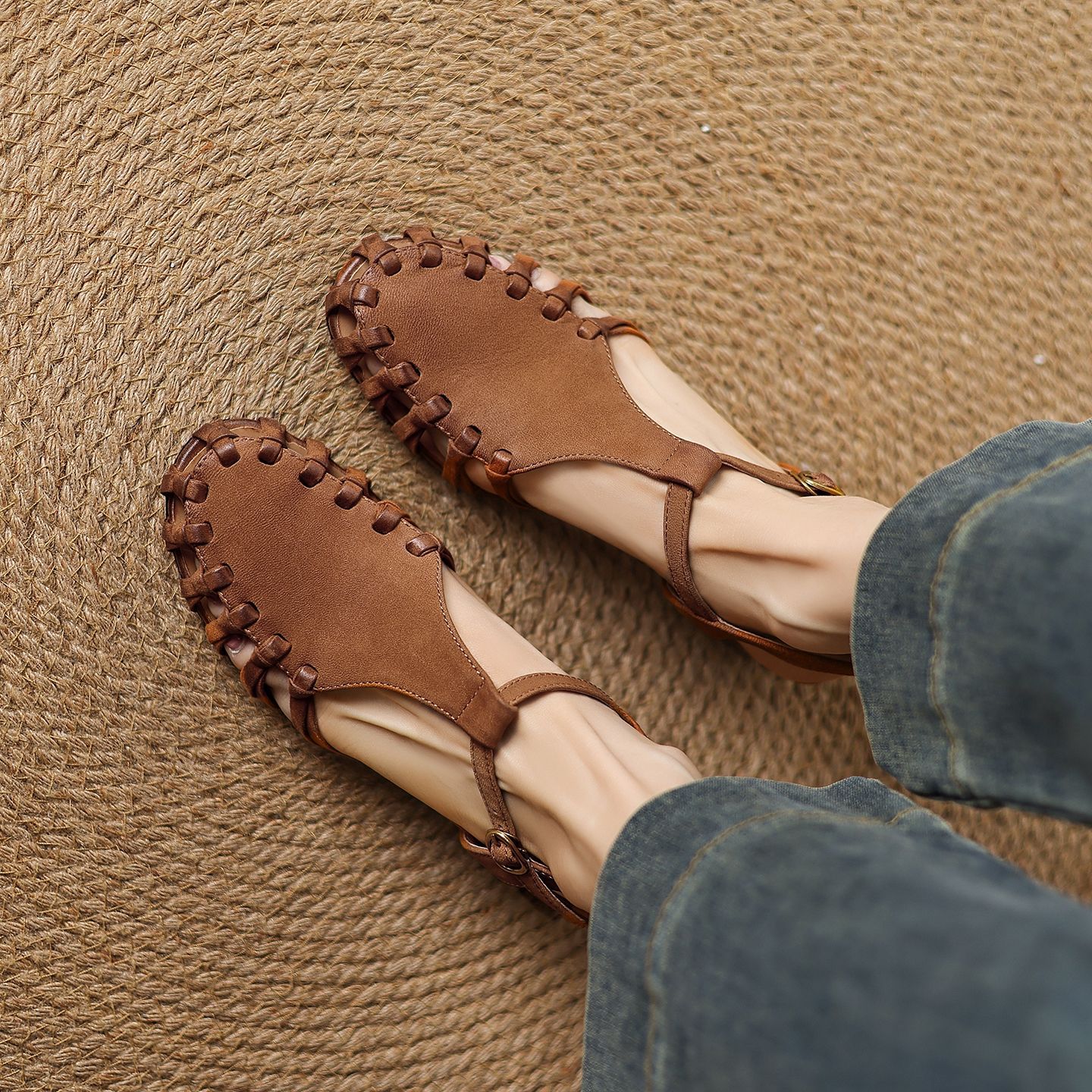 Sandal nữ da cừu mũi nhọn gót vuông quai ngang kiểu La Mã đan rỗng — màu nâu