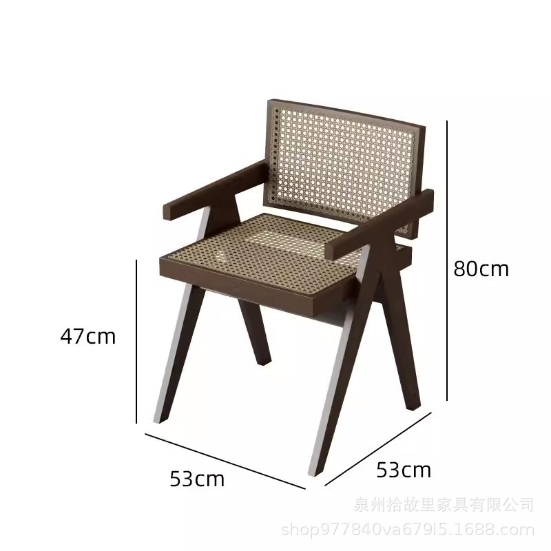 단단한 나무 의자