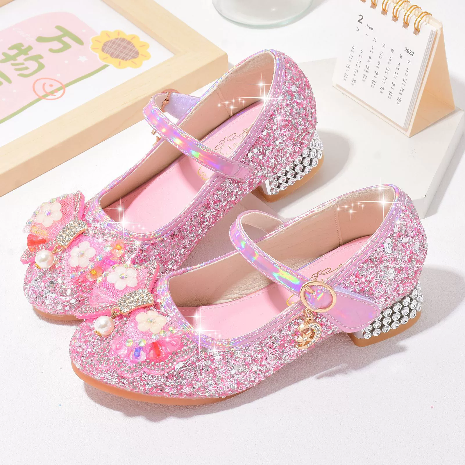Детская обувь принцессы Кожаная обувь для девочек Весна и осень 2022 Детская обувь Туфли на высоком каблуке для маленьких девочек Новый стиль Хрустальные туфли на мягкой подошве для женщин