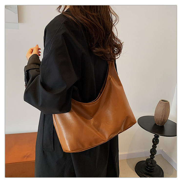 Large-capacity commuter bag for women, 2024 new style, fashionable and retro single-shoulder bag, casual and versatile, underarm tote soft leather bag undefined