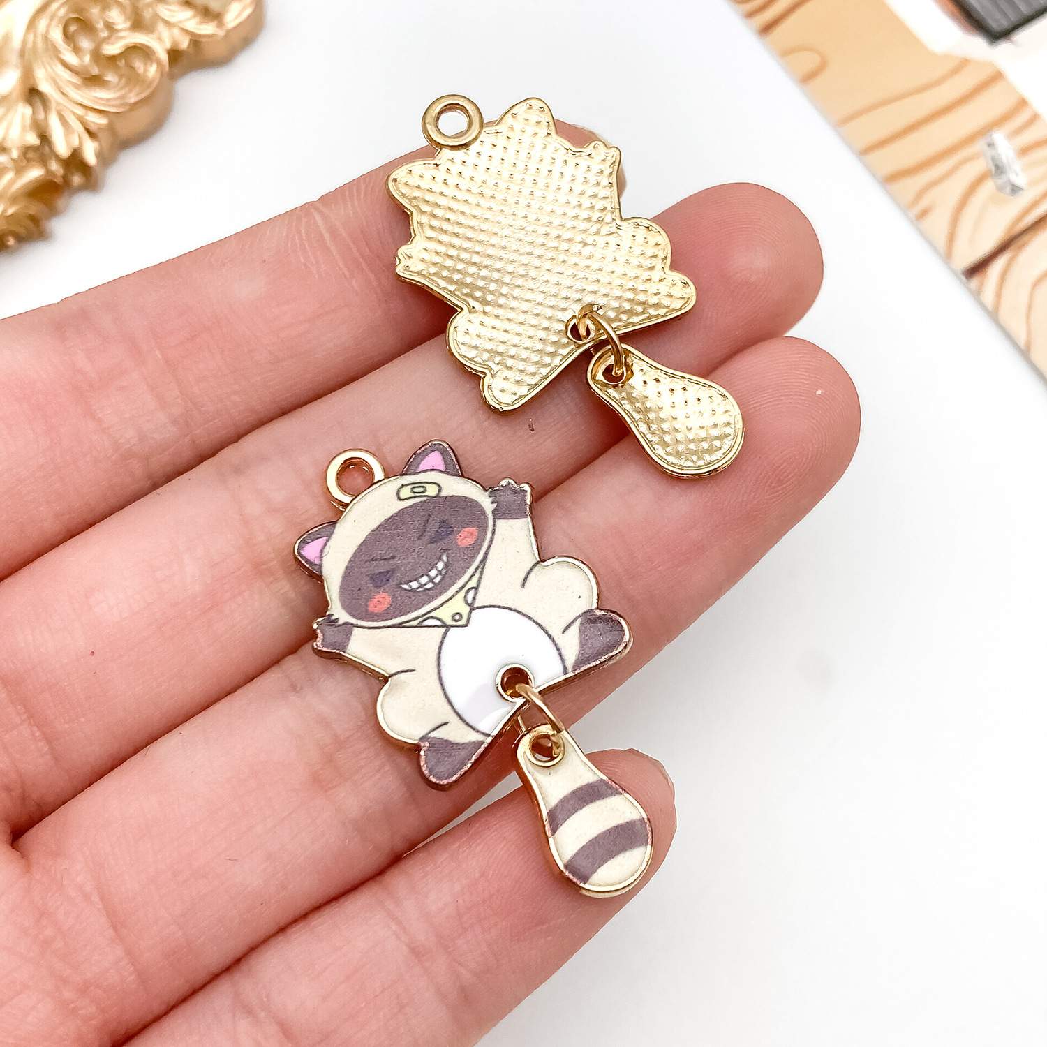 23781-X-kc金肉黄色滴油锌合金邪恶独眼猫咪35x18