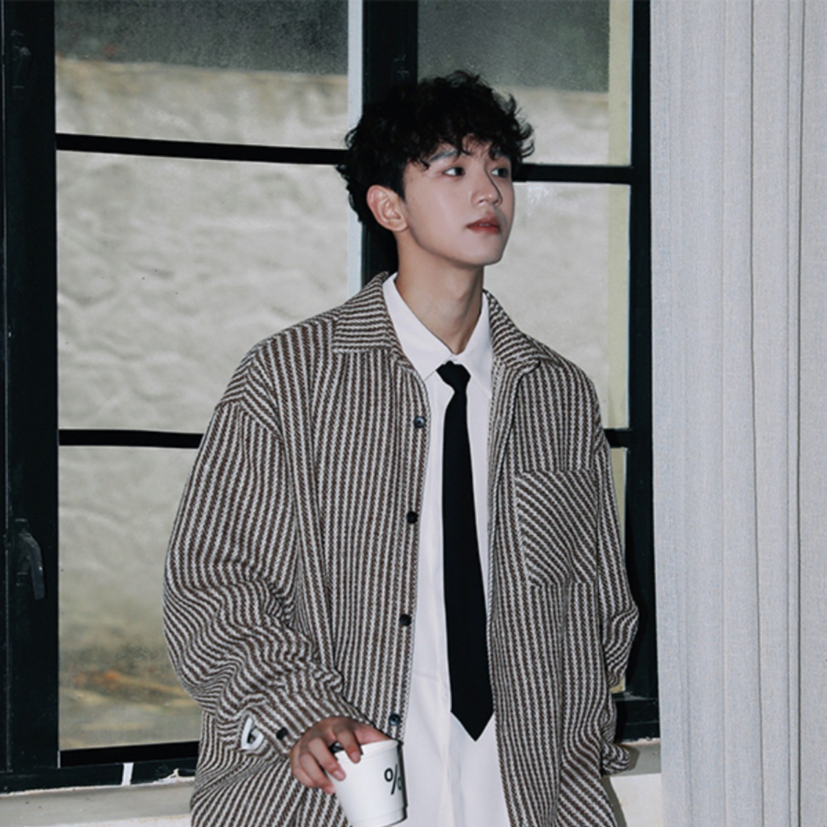 Camisa primavera y otoño 2025 nuevo estilo estilo occidental chico hermosa camisa estilo coreano chaqueta de manga larga chaqueta de hombre