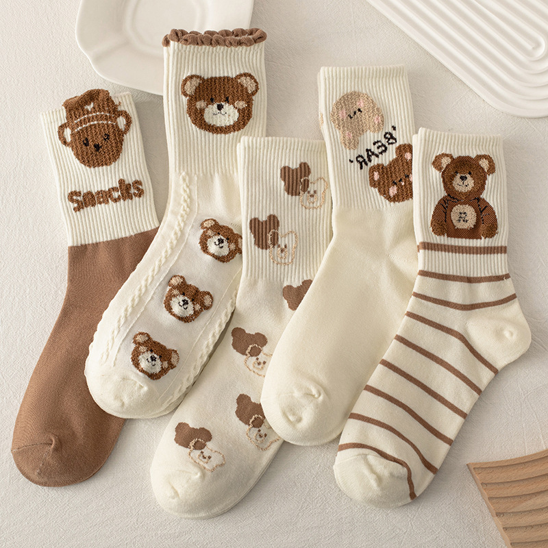 Calcetines de oso de peluche marrón para mujer primavera y verano lindos calcetines japoneses de media pantorrilla ins medias retro de felpa tridimensionales de moda
