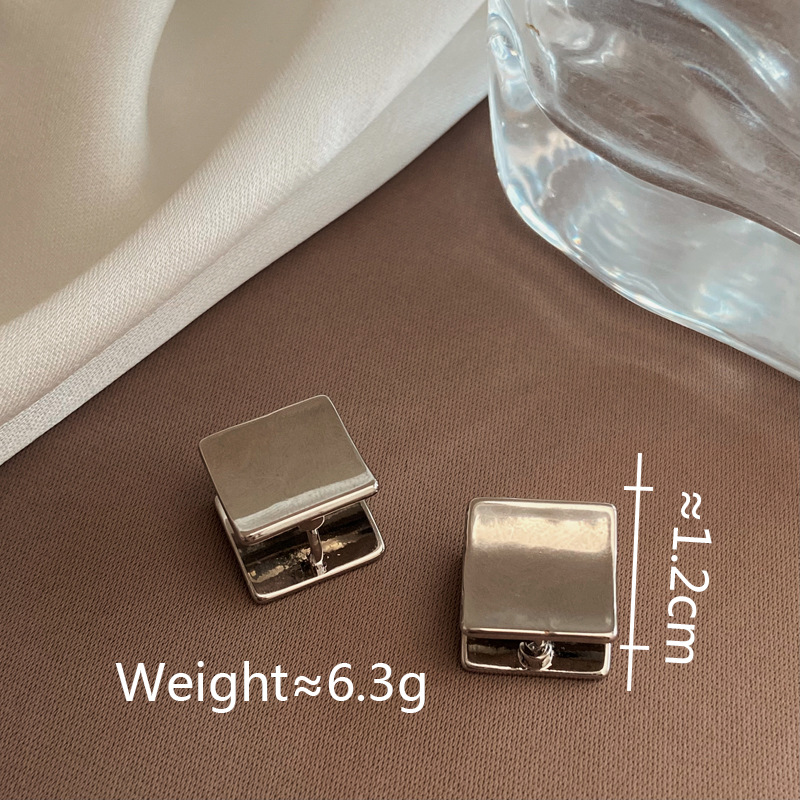 Title 1, Boucles doreilles clous carrées double face br...