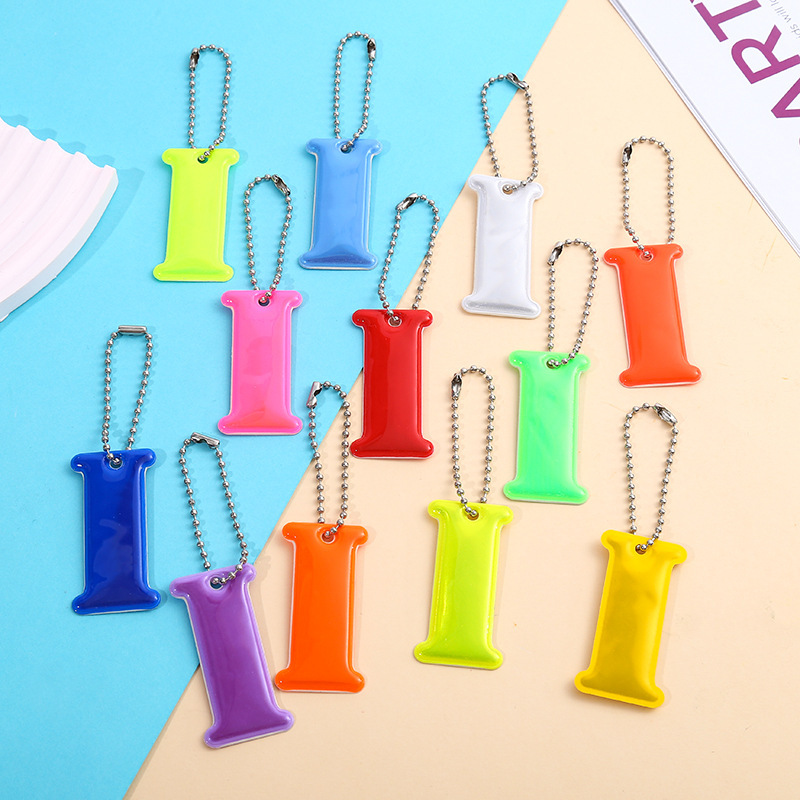 跨境字母I12色反光警示挂件PVC骑行背包挂件夜间标识钥匙扣挂件