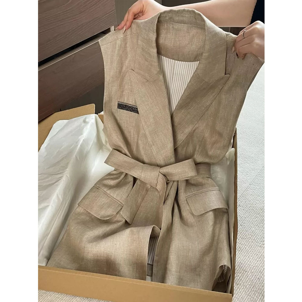 Highly recommended! Vintage-style oatmeal-colored sleeveless belted vest with suit collar, perfect for spring and summer.
