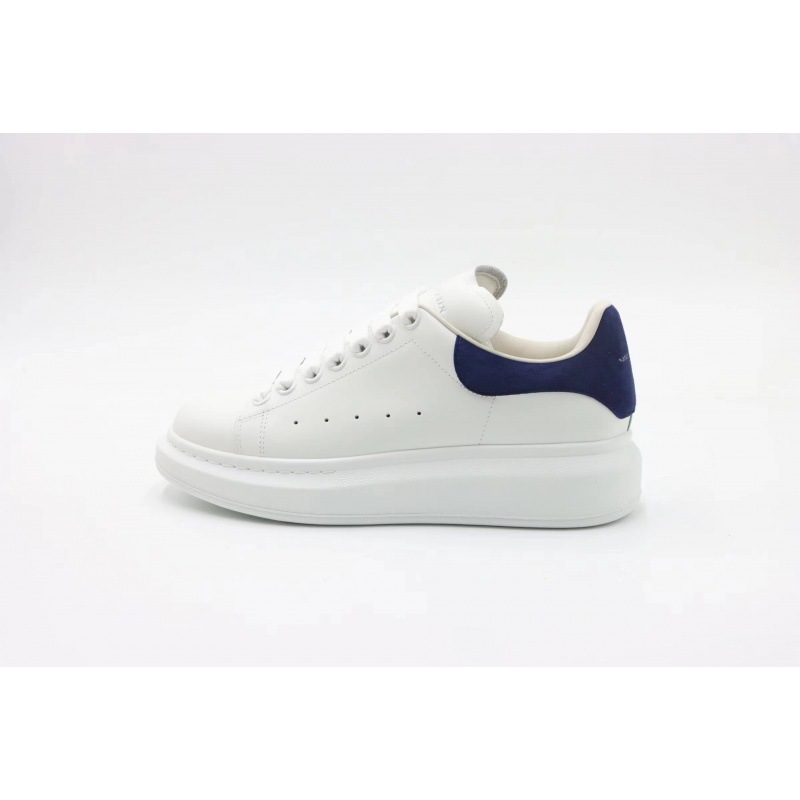 진한 파란색 꼬리