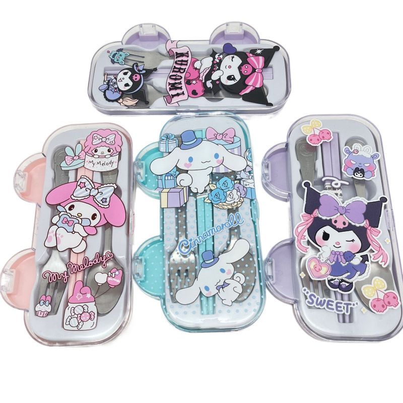 Caja de dibujos animados cubiertos de tres piezas set de alto valor visual para estudiantes de la escuela primaria Kulomi cucharas portátiles de acero inoxidable tenedores palillos