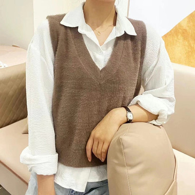 V-Neck Retro Easy knitting Vest vest have cash less than that is registered in the accounts Layered Mink like coat Autumn and winter Outside the ride Vest