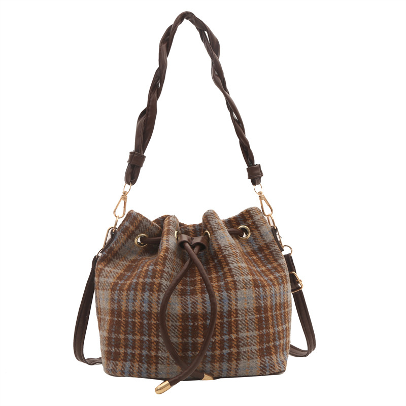 Bolso retrógrado de cuerda de pulsación de invierno 2024 nuevo estilo versátil en un solo hombro bolso de hombro coreano bolso de cubo para mujeres