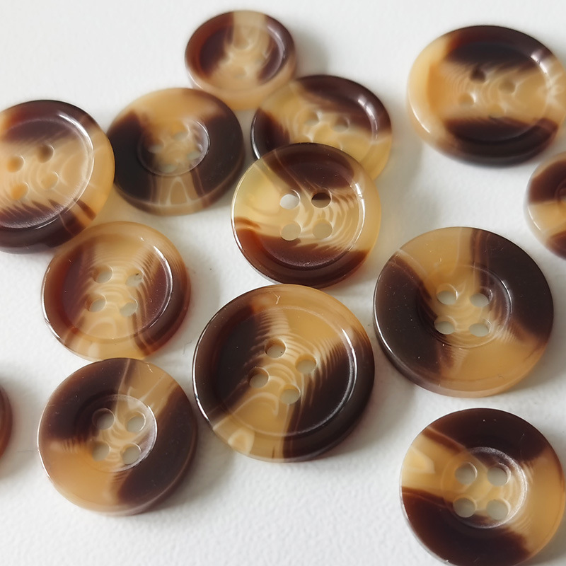 树脂棒花纹宽边细边纽扣 西装大衣风衣毛呢钮扣咖啡拌花扣子
