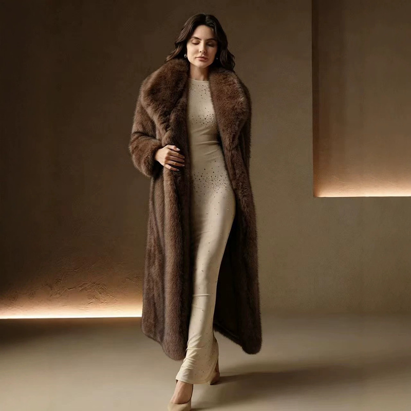 Casual and versatile, trendy and fashionable faux fur coat, the latest hot-selling item, warm and slimming, a must-have for going out