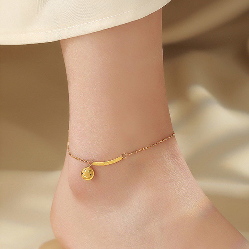 Sonriente alegre pulsera de tobillas de moda de mujeres chapado 18K Jensen sistema de acero de titanio no decolor rojo frío nicho de diseño pulsera de tobillas