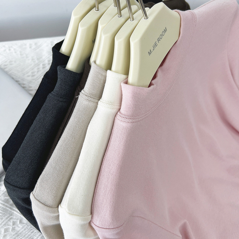 Directly from the manufacturer: Mousse velvet half-turtleneck base layer with thumbholes, a slim-fit, warm, and figure-flattering inner garment for women, perfect for autumn and winter