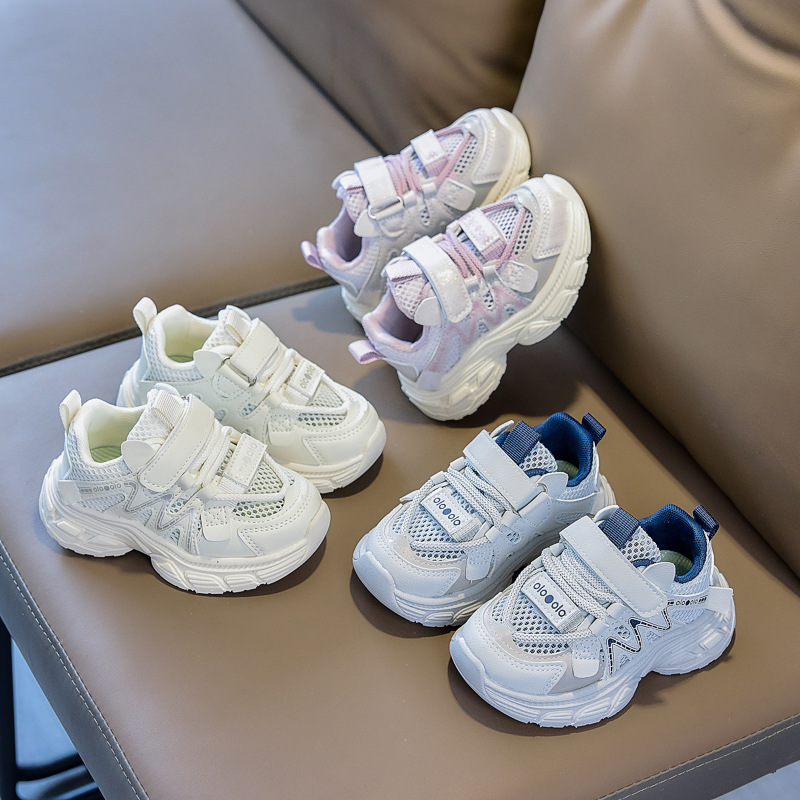 2026 verano zapatos deportivos permeables a aire de malla única hueco permeables a aire para niños pequeños y medianos zapatos permeables a niños zapatos para niñas