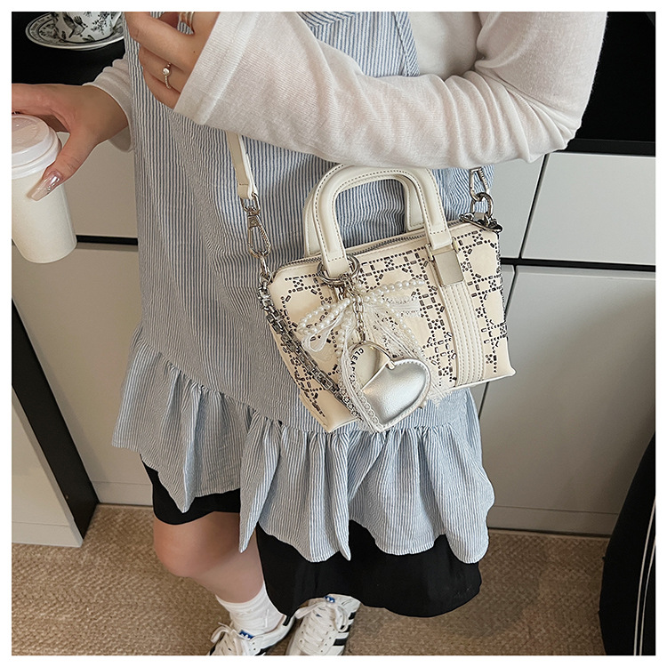Summer bag: Women's niche design denim blue hot diamond handbag, 2025 new style bow single-shoulder crossbody bag undefined