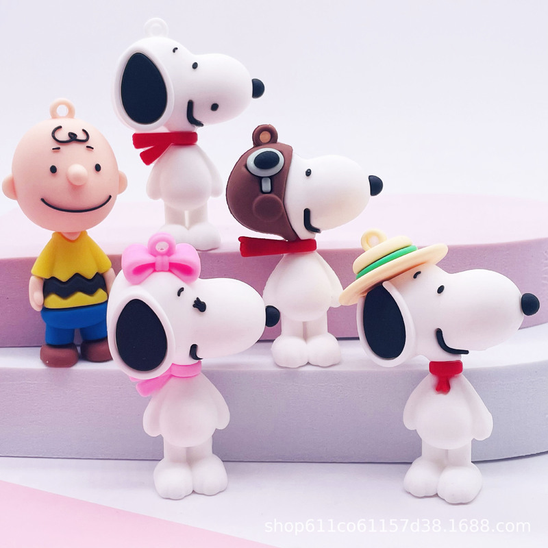 Cute Snoopy keychain pendant pilot hat soft rubber doll men's and women's bags car small pendant wholesale