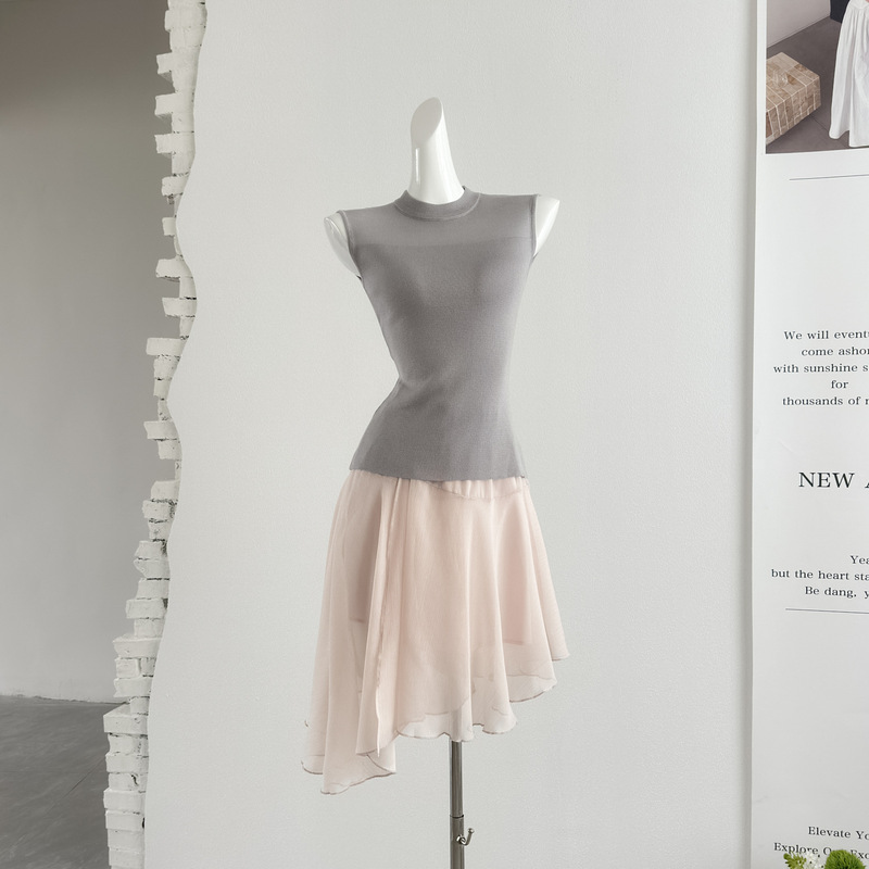 "Xinxing" New Summer Korean-Style Suit for Women, Slim-Fit Solid Color Knit Top and Chiffon Skirt Two-Piece Set "Xinxing" New Summer Korean-Style Suit for Women, Slim-Fit Solid Color Knit Top and Chiffon Skirt Two-Piece Set
