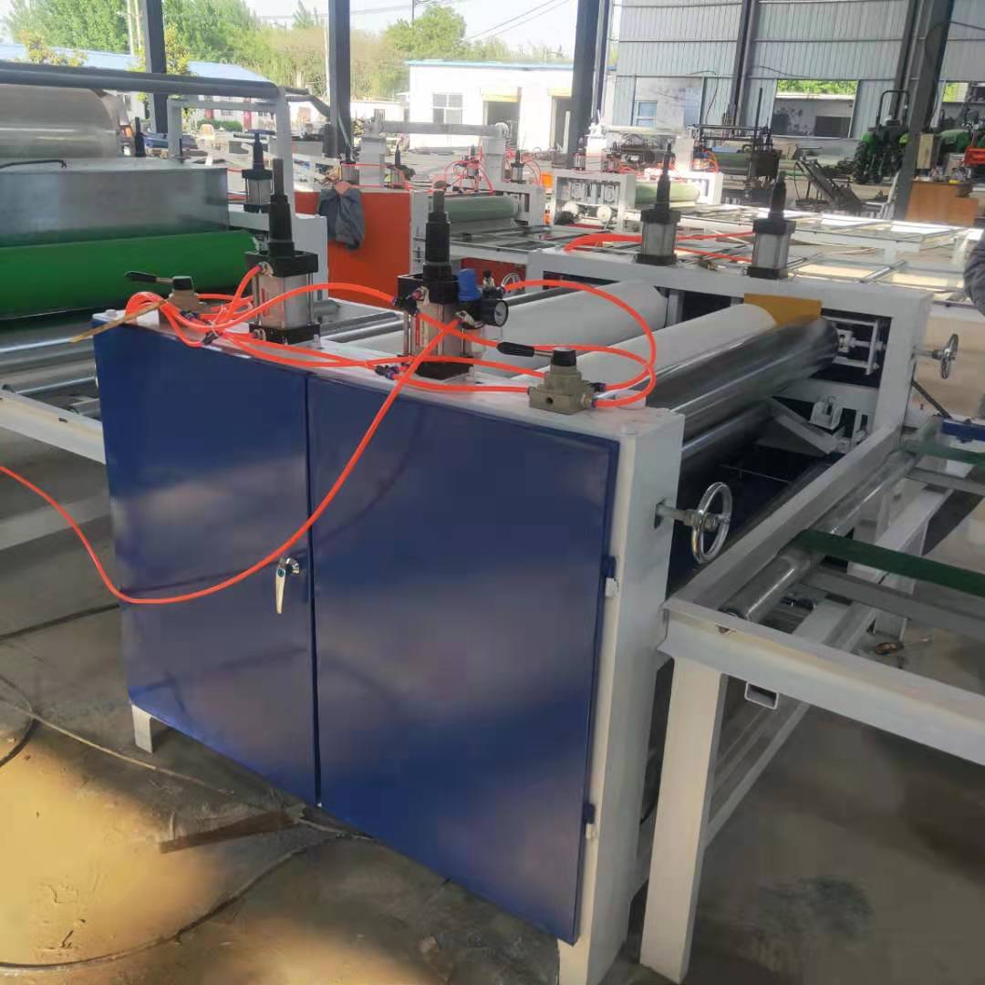 pur平贴机 肤感饰面板pet膜贴面机 木饰面板PET高光平贴线