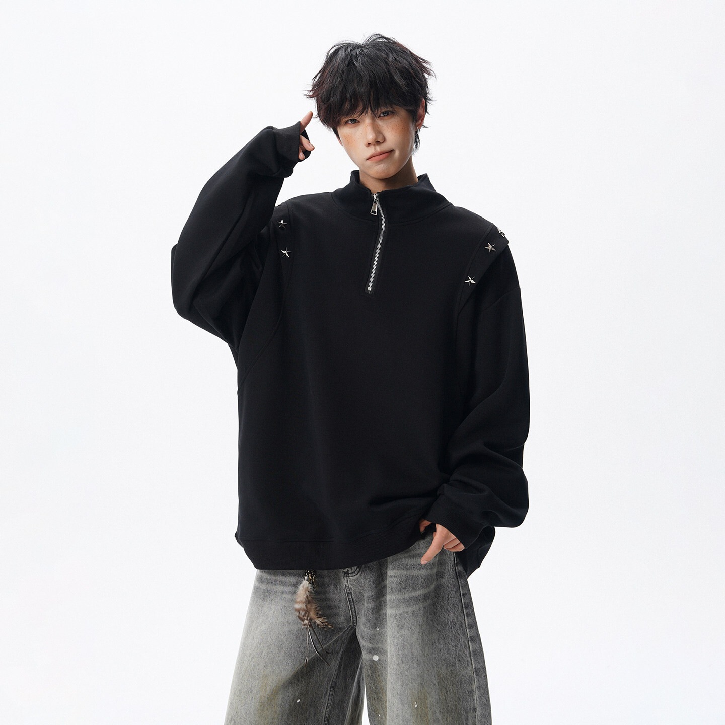 Oversized, structured, and stylish men's sweatshirt with rivets, perfect for spring and autumn, featuring a heavyweight American-style half-zip design, a high-street outerwear piece