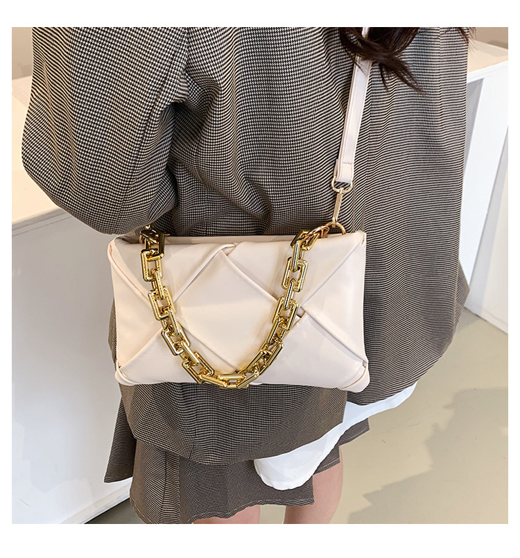 Summer 2022 Fashion Alloy Chain Candy Color Portable Messenger Bag display picture 6