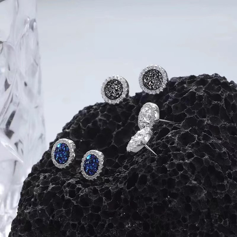 1 Pair Hip-Hop Vintage Style Round Inlay Titanium Steel Rhinestones Ear Studs display picture 1